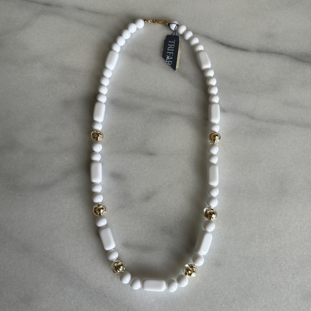 VINTAGE • NWT Trifari Pearlcore Barbie White Plastic Beaded Necklace Weird Girl